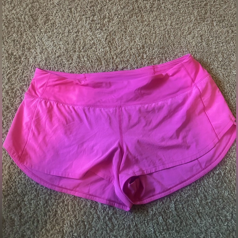 Lulu lemon speed up low rise short size 8